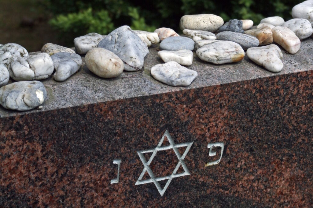 dallas jewish funeral grave rocks