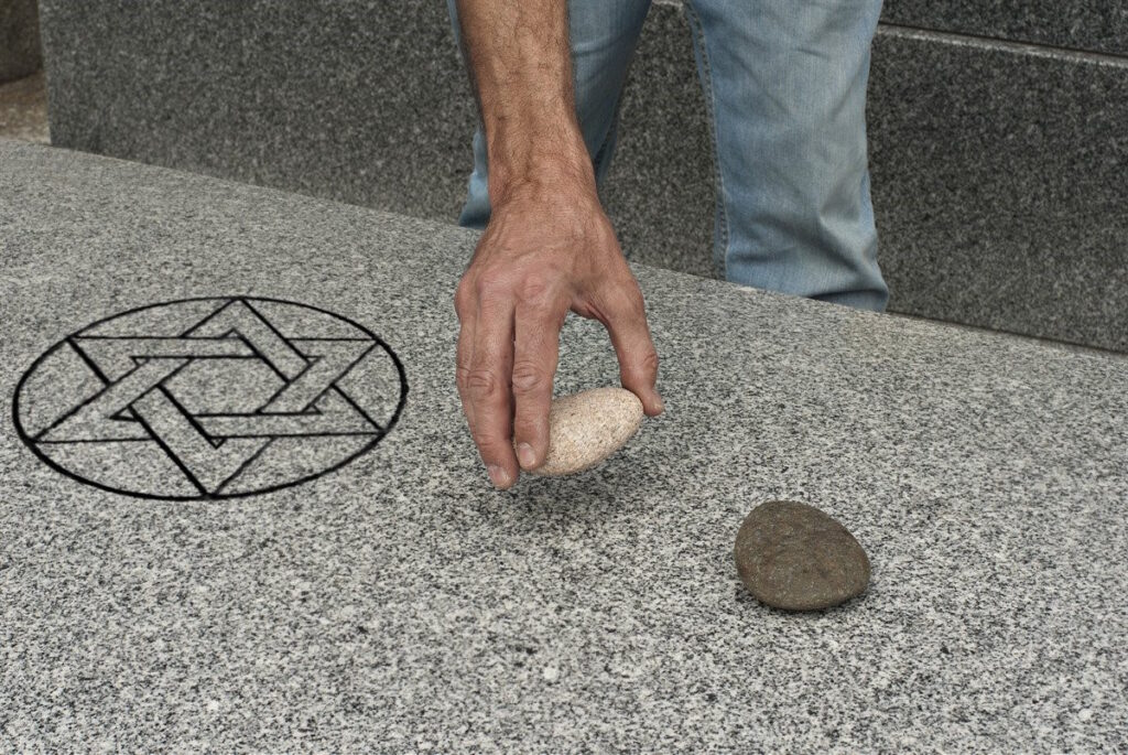 dallas jewish funeral grave rocks